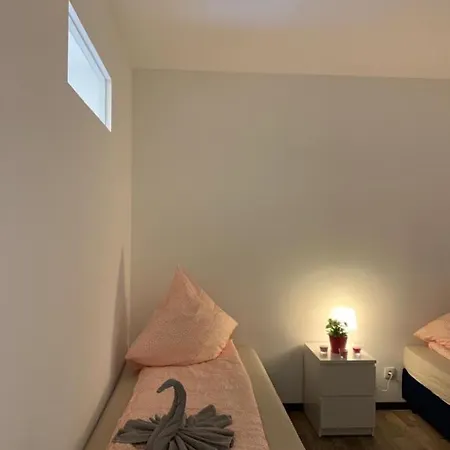 Homestay Lovely Share Aachener Weiher