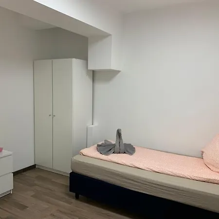 Lovely Share Aachener Weiher Homestay *