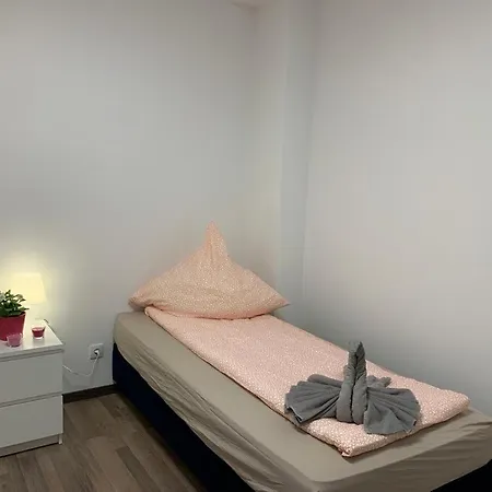 Homestay Lovely Share Aachener Weiher Cologne